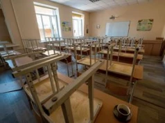 "Trudno wygrać z trendem". Szkoły wyludniają się przed wakacjami