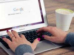 26 lat, 1 miesiąc i 26 dni spędzi w internecie przeciętny Polak