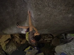 Katie Lamb na topie „Seven” 8B+ (8B+/C) w Squamish