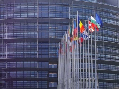 Bruksela luzuje budżet na armię i klimat. Polska liderem wydatków