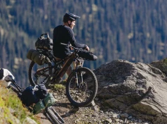 E-bike na biwak, szlak i zakupy? Specialized ma odpowiedź, choć trudno nazwać ją tanią