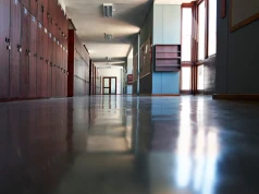 Czerwcowe wakacje rosną w siłę. "Dla książki o parkach nie ma zamiaru chodzić do szkoły"
