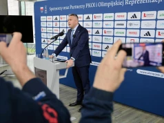 Piesiewicz pod ścianą. Przegłosowali kluczową uchwałę