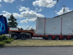 Ciężarówka wiozła magazyn energii. Bateria była za ciężka