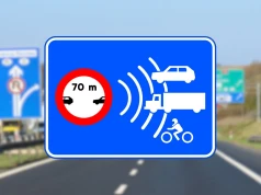 Jedziesz komuś na zderzaku? Ten znak oznacza kontrolę, mandat wyniesie nawet 850 zł