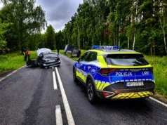 Groźny wypadek na DW188. Zderzyły się trzy pojazdy, jedna osoba trafiła do szpitala