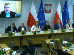 Raport: ponad milion dzieci w Polsce miało kontakt z reklamami alkoholu w mediach społecznościowych