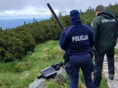 Pozostawiona na szlaku torba postawiła służby w stan gotowości. Policja przypomina o bezpieczeństwie w górach