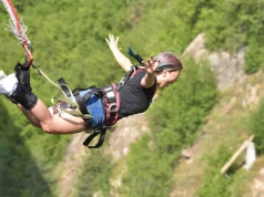 Tragiczny skok na bungee w Brazylii. Mężczyźni zrzucili 21-latkę z mostu, zapominając o podpięciu liny