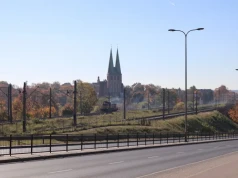 Auto z Ameryki na Warmii i Mazurach — fakty kontra mity, które słychać nad jeziorami