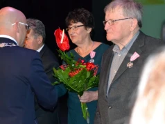 Kolejka po Medale za Długoletnie Pożycie Małżeńskie. Problem dotyka także jubilatów z Mysłowic