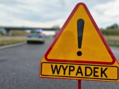 20-latek nagle zjechał pod koła ciężarówki. Wypadek w pobliżu Ciechanowa