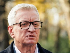 Jacek Jaśkowiak obrzucony ciastem. "Wotum nieufności"