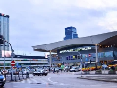 Mężczyźni w „mundurach” zaczepiają cudzoziemców na dworcu. „Policja prowadzi czynności”