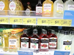Koniec tanich małpek? Rząd szykuje czterokrotną podwyżkę ceny najmniejszych butelek alkoholu