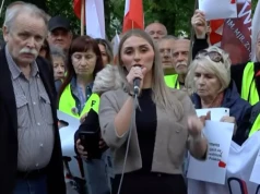 "Tata ma połamane żebra". Apel Blanki Bąkiewicz sprzed ambasady Niemiec w Warszawie