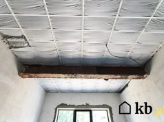 Styropian, wełna czy pianka PUR? Jeden materiał wyraźnie wygrywa przy takim stropie