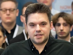 28-letni lekarz milioner rezygnuje z członkostwa w KO