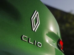 Przyłapali sportowe Renault Clio. Zazdroszczą mu dużego silnika