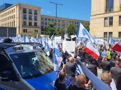 Więziennicy znowu przed Ministerstwem Finansów. Trwa drugi protest ws. mieszkaniówki