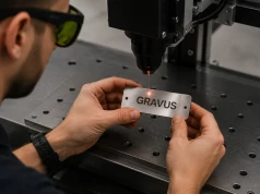 Grawerowanie laserowe na metalu w przemyśle i branży reklamowej - praktyczne zastosowania