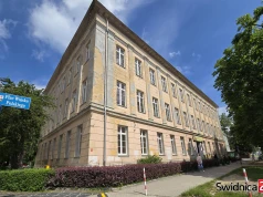 Rodzice upominali się o modernizację, radni wnioskowali o środki. „Trzysta piętnastka” z remontowymi planami