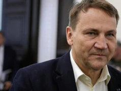 Sikorski skomentował zachowanie Bąkiewicza w Berlinie. "Może się upomnieć o polskie ofiary także w Moskwie"