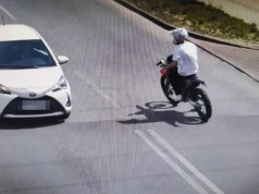 17-latek wjechał elektrycznym crossem prosto pod patrol drogówki. Maszyna bez rejestracji, on bez uprawnień