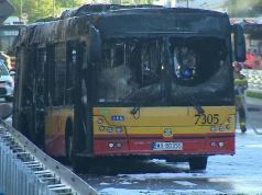 Pożar na warszawskiej Pradze-Południe. Miejski autobus w ogniu