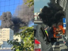 Pożar autobusu w Warszawie. Ogień objął cały pojazd, kłęby dymu widać z daleka