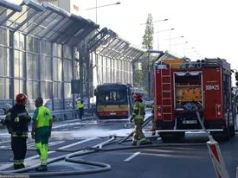 Pożar autobusu w Warszawie. Ruch w kierunku Pragi wstrzymany