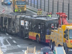Czarny dym nad warszawską Pragą. Spłonął miejski autobus gazowy