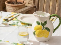 Zastawa stołowa jak z włoskiej restauracji. Cytrusowy motyw to hit lata 2026