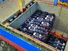 Leapmotor znalazł nowy sposób na import samochodów. 1800 aut na platformach flat rack
