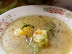Ogórkowa z takich ogórków to czysta poezja. Pełna smaku i doskonale nawadnia w upał