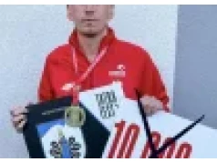 Skandal na Mistrzostwach Polski. Dali biegaczowi 10 tys. zł na scenie, a potem..