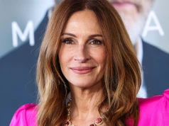 Garnitur to jej znak rozpoznawczy od 35 lat. Teraz Julia Roberts nosi go z szortami bermuda