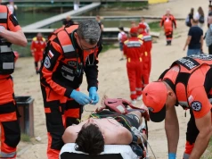 Bezcenna wiedza przed wakacjami. Pokaz ratownictwa na kąpielisku Krubin