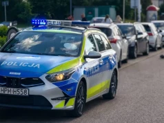 Nastolatek na hulajnodze uderzył w samochód