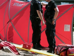 Żagań. Tragiczny finał poszukiwań. Strażacy wyciągnęli ciało mężczyzny ze zbiornika po żwirowni