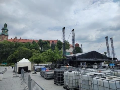 Pod Wawelem powstaje scena na Wianki 2026. Harmonogram koncertów