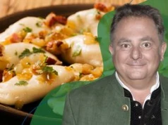 Robert Makłowicz robi ciasto na pierogi z trzech składników. Jest elastyczne i mięciutkie, a farsz nie wypada