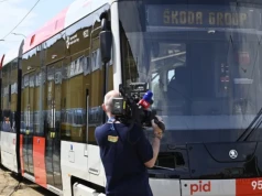 Do Wrocławia przyjechał najnowocześniejszy tramwaj Europy. Cały na biało