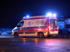 Zderzenie traktora z Mercedesem. Ranny pasażer auta