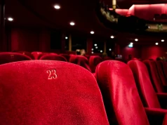 Zamiast nowej historii dostajemy nową etykietę. Widać, że Hollywood naprawdę wierzy w moc naklejek