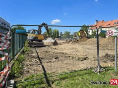 Trwa rozbudowa kolejnego parkingu. Nowe miejsca postojowe powstaną też w innych lokalizacjach