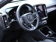 Raport Volvo obnaża grzechy polskich kierowców. Na liście telefon i prędkość