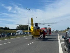 Zatrzymała się na S8 na pasie awaryjnym, potrącił ją bus. Na miejscu śmigłowiec LPR