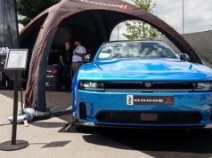 Nowy Dodge Charger po raz pierwszy pokazany publicznie w Europie. Elektryk i benzyna na MYLE Festival