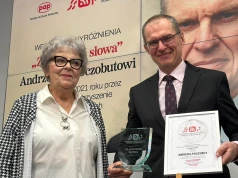 Statuetka „Za wolność słowa” od dziennikarzy polonijnych dla Andrzeja Poczobuta